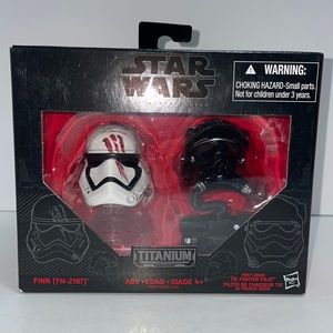 Star Wars Titanium Black Series Finn and First Order Fighter Pilot Helmets #05